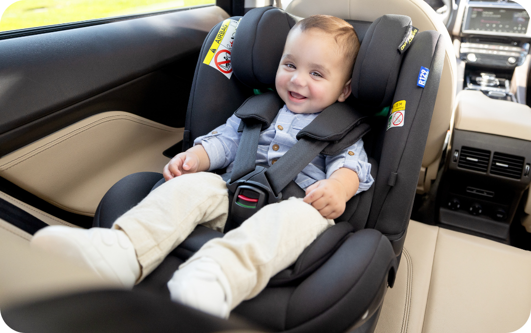 Baby smiling and buckled in to Graco Turn2Me Grow i-Size R129