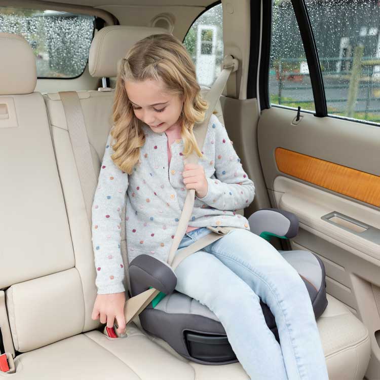 Young girl sitting on Graco EverSure Lite and buckling her car seat