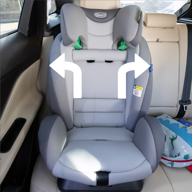 Rehausseur de siège auto 2-en-1 à harnais Graco FlexiGrow™ R129 avec flèches mettant en évidence les flancs extensibles suivant la croissance de votre enfant
