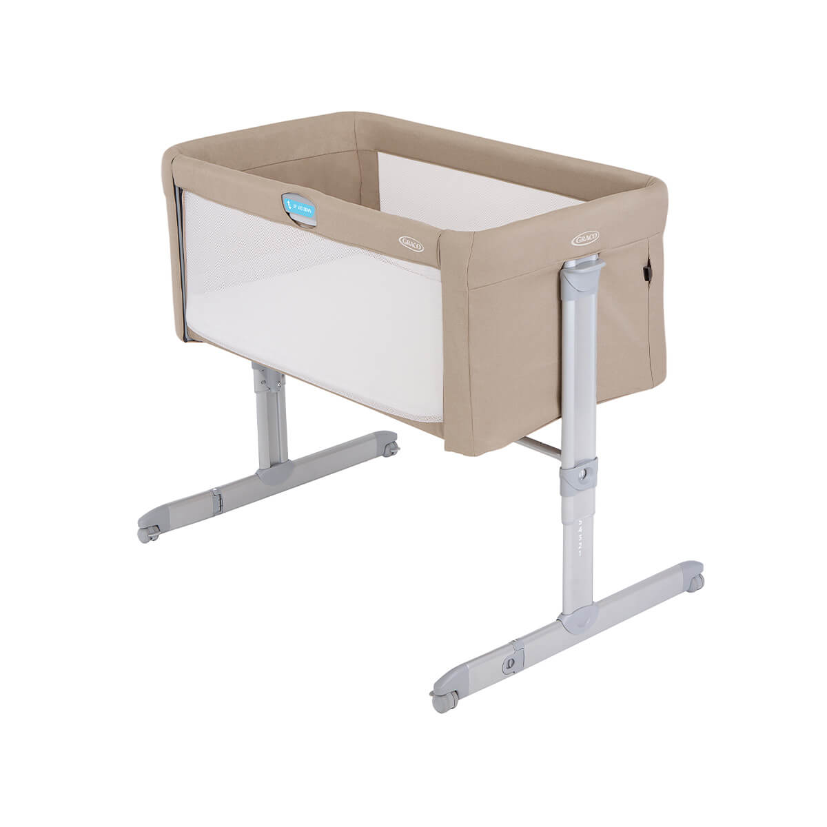 Graco® Sweet2Sleep™ vor weißem Hintergrund von links.
