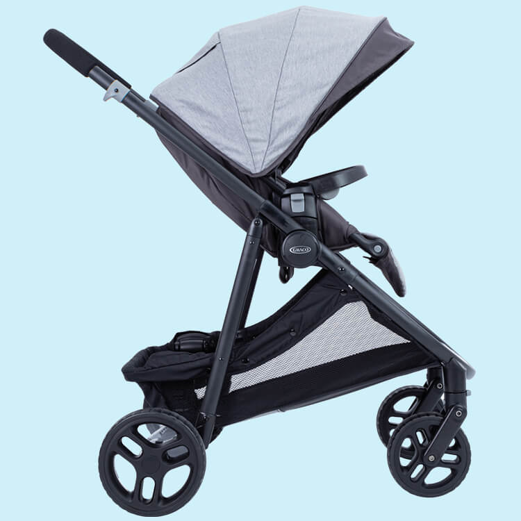 Seitenansicht des Kombi-Kinderwagens Graco Time2Grow mit verstellbarer Beinauflage