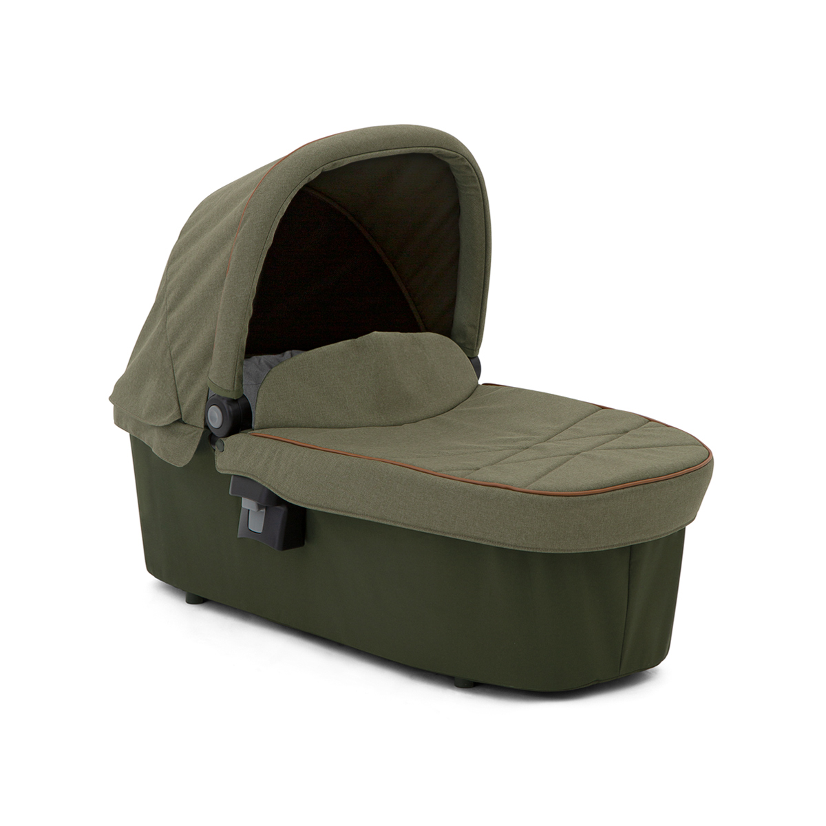 Graco Near2Me™ carrycot with apron three quarter angle