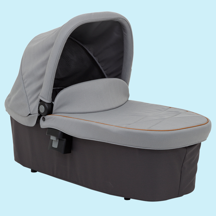 Graco Near2Me™ carrycot with apron three quarter angle