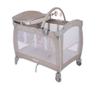 Cuna de viaje Graco Contour Electra en &aacute;ngulo de tres cuartos sobre fondo blanco.