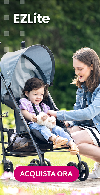 Passeggino Graco Breaze Lite 2 nella versione Midnight, ripreso con angolazione a tre quarti su sfondo bianco